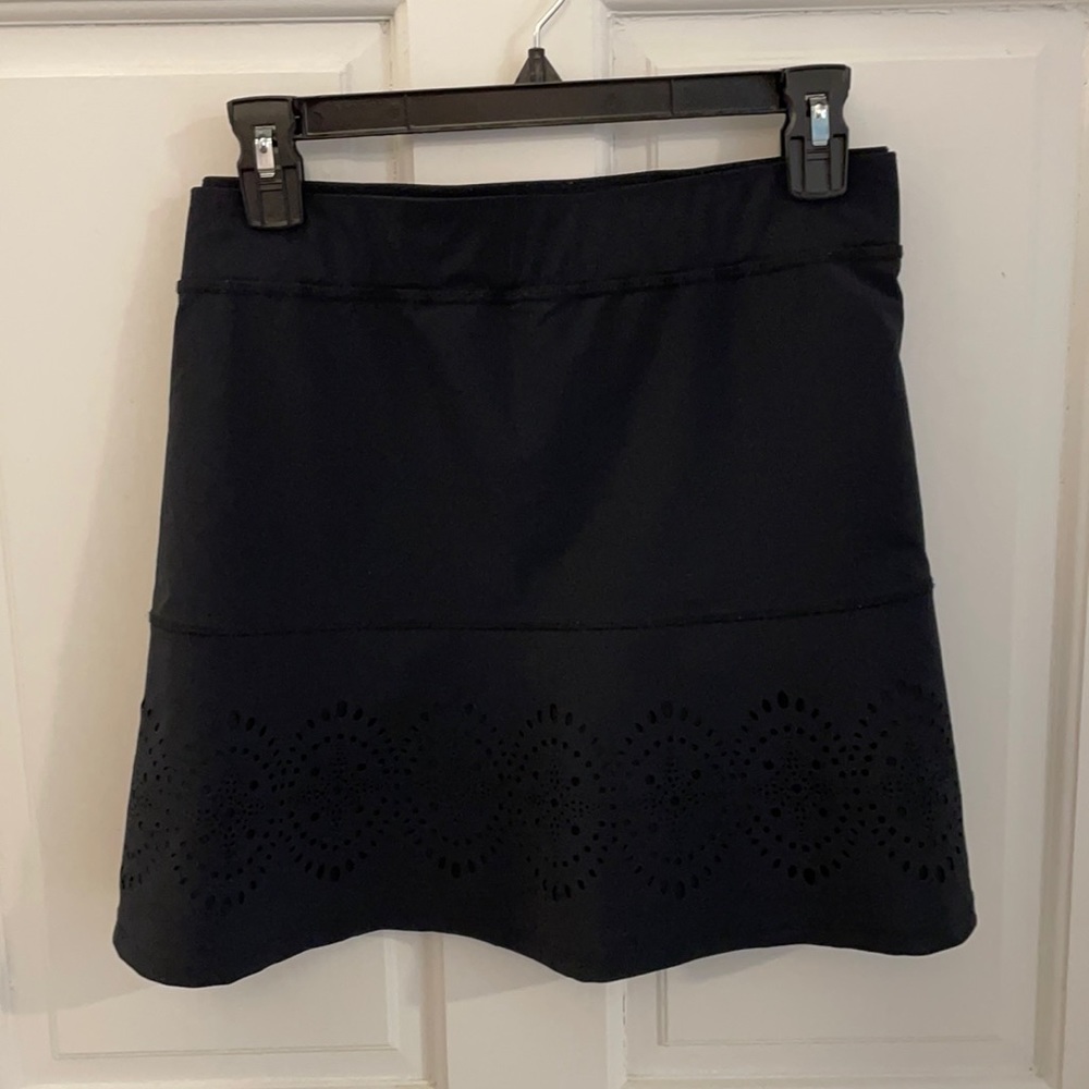 Vineyard Vines black tennis skort. EUC